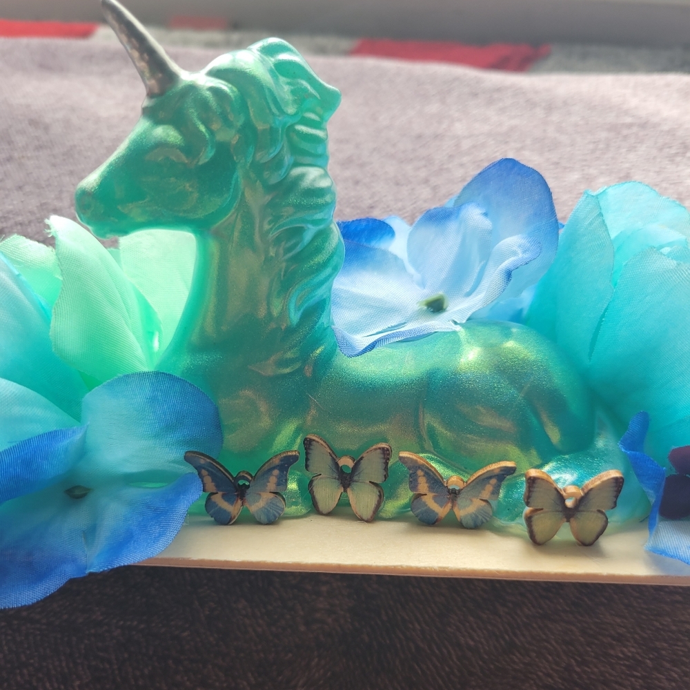 Handmade resin light up unicorn home decor